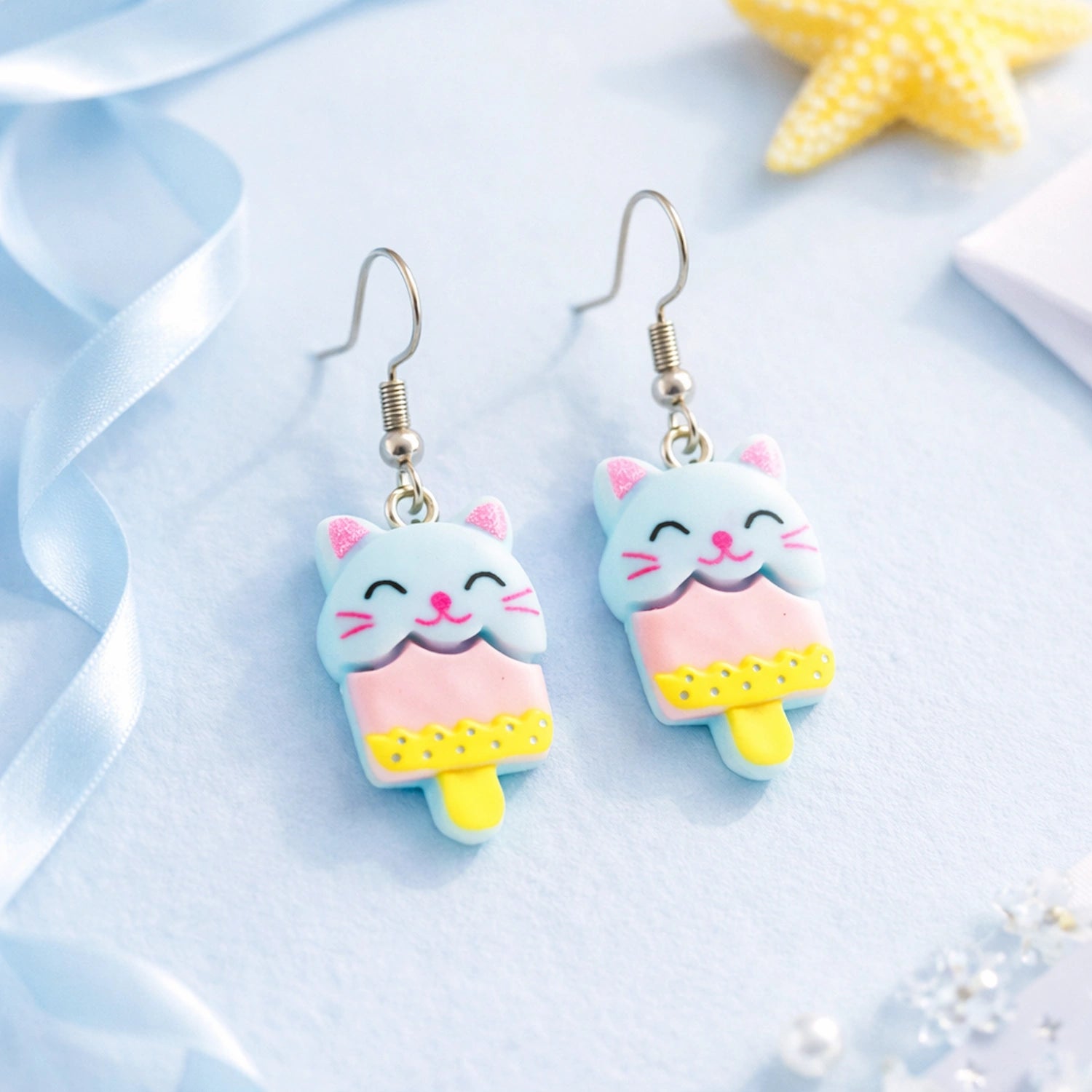idée cadeau enfant bijou kawaii chat glace bleu dans un univers doux et coloré