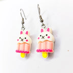 détail boucles d’oreilles lapin kawaii glace en résine blanche