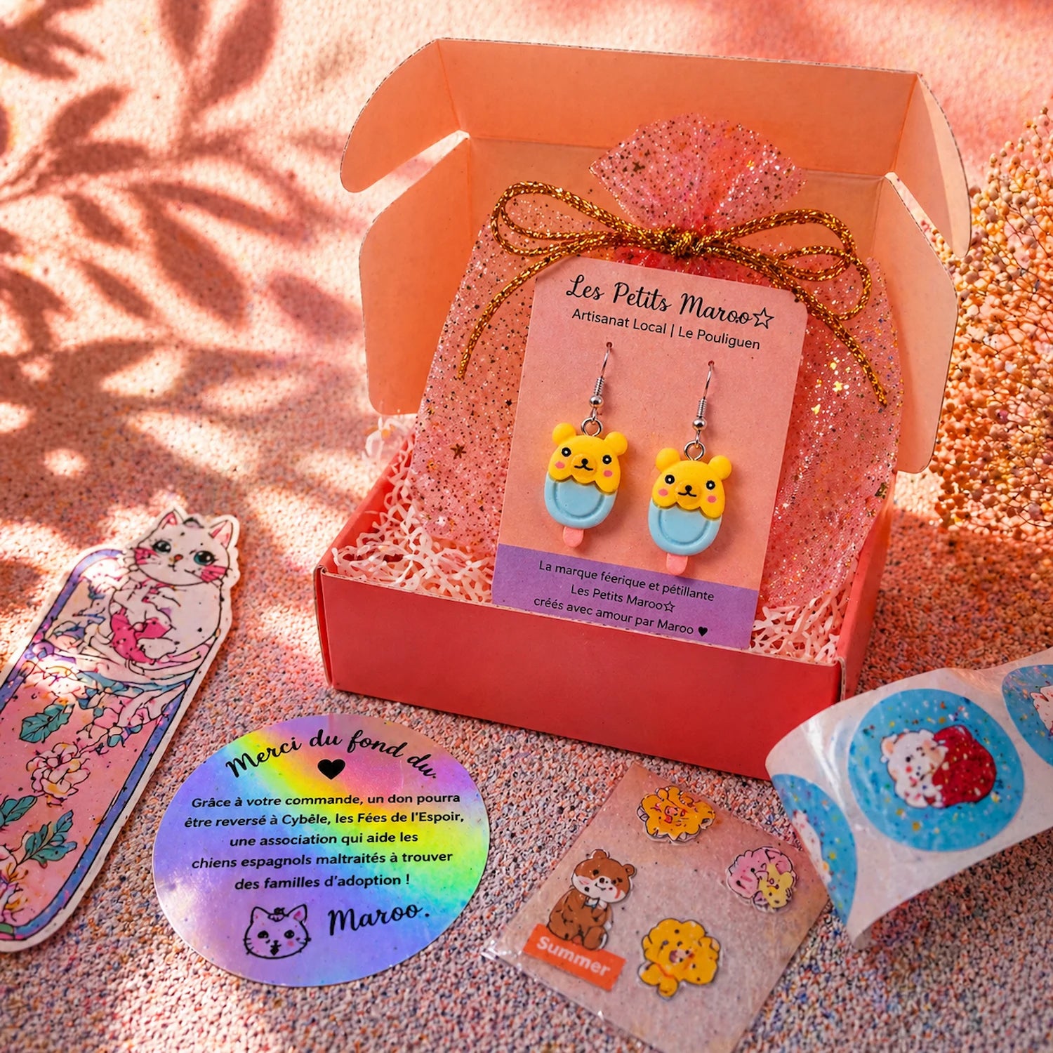 boucles d’oreilles ourson kawaii dans boîte cadeau Les Petits Maroo avec pochon