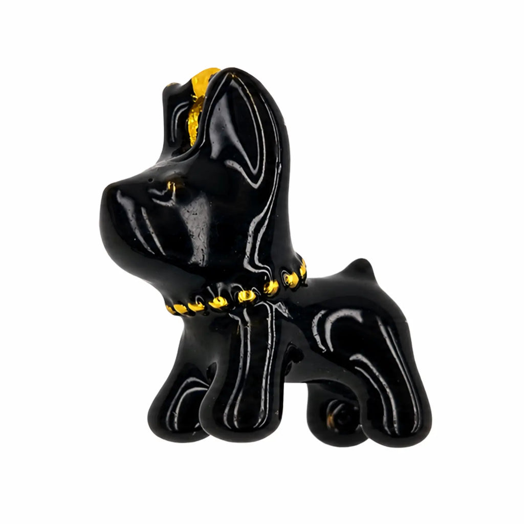 Vue opposée du charm chien noir et doré Oslo