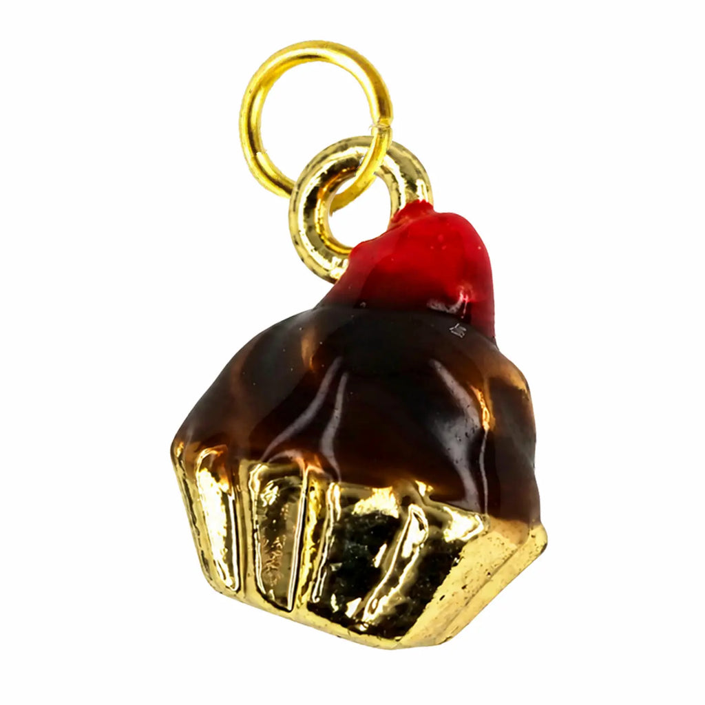 Détail du charm cupcake chocolat et doré avec son anneau