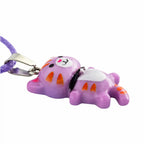 détail de profil du pendentif chat violet et orange Murasaki